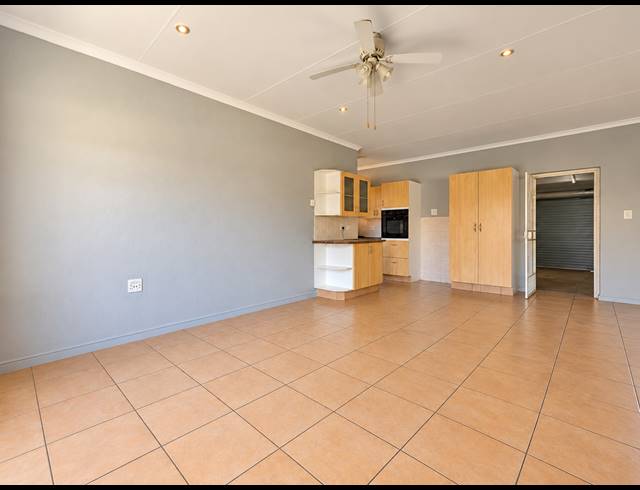 2 BEDROOM RETIREMENT UNIT FOR SALE IN THREE RIVERS EAST